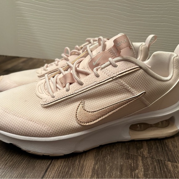 Nike Air Max Tennis Shoes - Picture 1 of 5